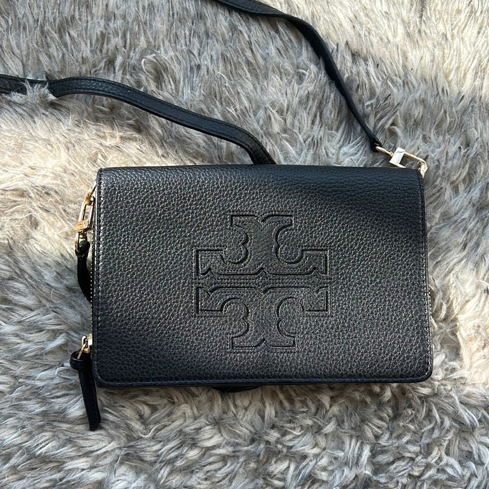 Tory Burch Harper Flat Crossbody Wallet in Black